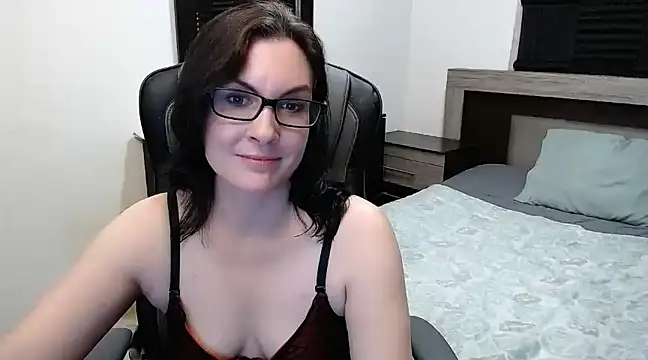 Snapshot of DesreRose chatting on December 2024 02:38:01 AM DesreRose online show from December 2024 02:38:01 AM