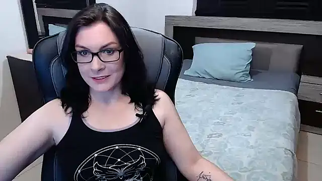 Snapshot of DesreRose chatting on January 2025 12:04:02 AM DesreRose online show from January 2025 12:04:02 AM