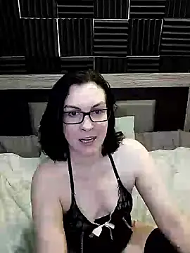 Snapshot of DesreRose chatting on September 2025 12:21:02 AM DesreRose online show from September 2025 12:21:02 AM