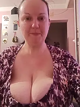 BustyLadyAlma online show from February 2026 06:33:02 AM