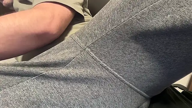 Thom422 online show from November 2025 04:07:01 PM