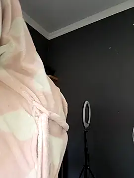 SWEETDOLLY29XX online show from December 2025 09:51:02 AM