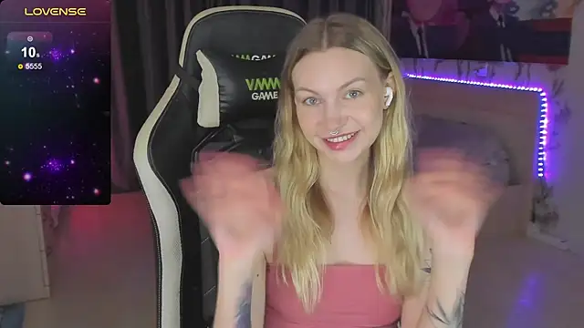 BiMolly online show from March 2025 11:12:01 PM