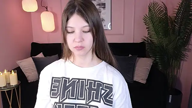 ElizaMild online show from December 2024 04:47:02 PM