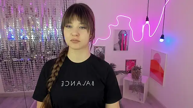 Snapshot of ElizaMild chatting on March 2025 01:05:02 PM ElizaMild online show from March 2025 01:05:02 PM