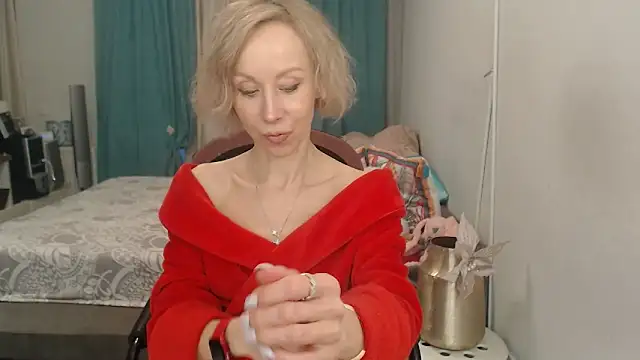 Snapshot of LuxuryNika chatting on May 2026 05:18:01 PM LuxuryNika online show from May 2026 05:18:01 PM