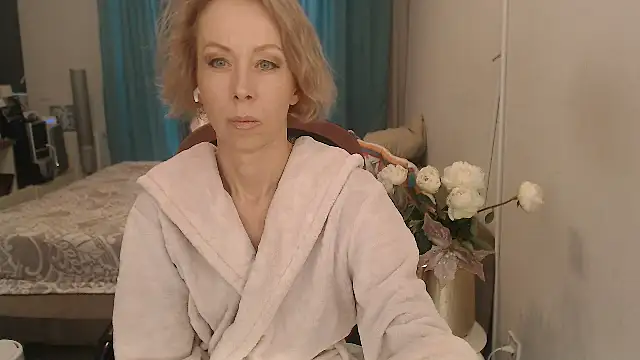Snapshot of LuxuryNika chatting on May 2026 03:19:02 PM LuxuryNika online show from May 2026 03:19:02 PM