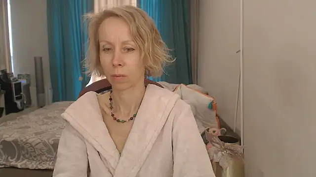 Snapshot of LuxuryNika chatting on May 2026 11:18:01 AM LuxuryNika online show from May 2026 11:18:01 AM