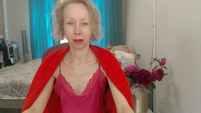 Snapshot of LuxuryNika chatting on June 2026 08:05:02 AM LuxuryNika online show from June 2026 08:05:02 AM