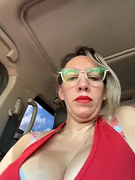 Gatitacarlita online show from April 2026 04:37:02 PM