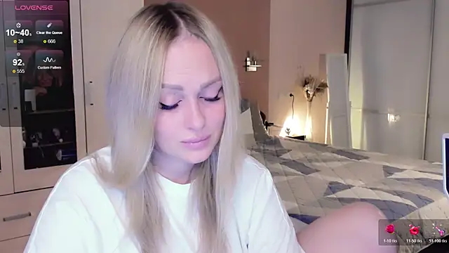 Libby Nora online show from October 2025 09:39:01 AM