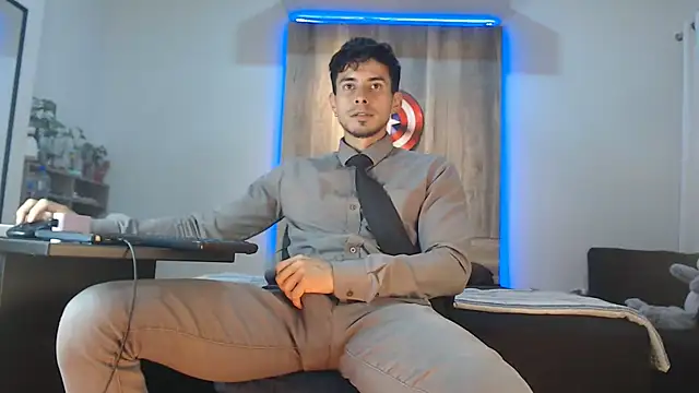 Andrew 4  online show from November 2025 01:36:01 AM