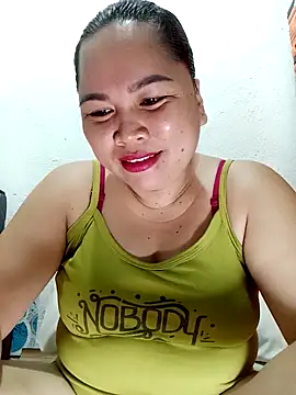 XXLorie 02 online show from October 2025 11:07:01 AM