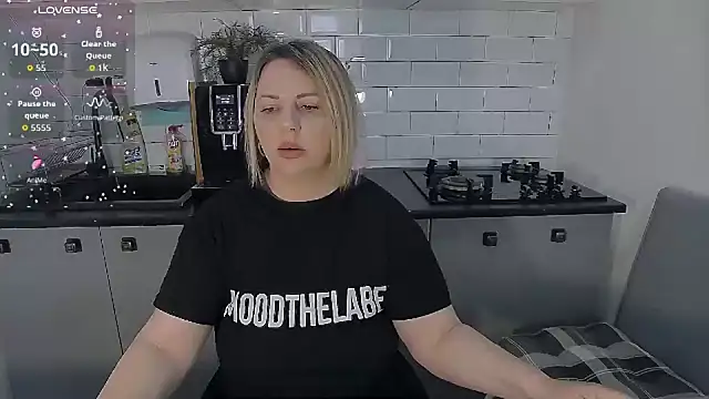 erikaerika online show from April 2026 08:28:02 AM