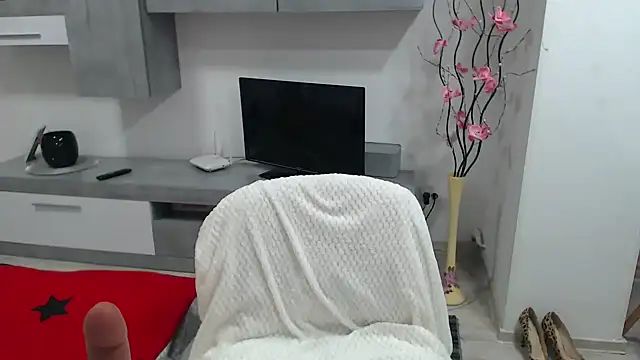 Snapshot of JullieMilf chatting on January 2025 04:59:01 PM JullieMilf online show from January 2025 04:59:01 PM