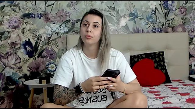 RoseDiamond06 online show from January 2025 06:28:02 PM