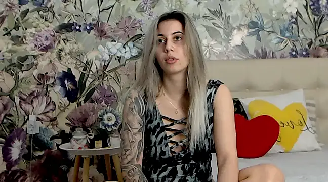 RoseDiamond06 online show from February 2025 02:05:01 PM