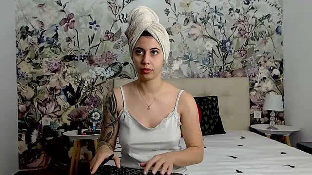 RoseDiamond06 online show from October 2025 10:32:02 AM