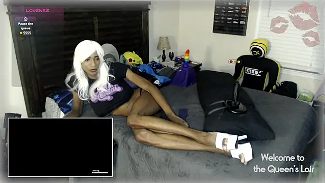 Snapshot of QueenofWhiteIce chatting on January 2025 04:32:01 AM QueenofWhiteIce online show from January 2025 04:32:01 AM