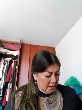 Snapshot of emma_tour chatting on January 2025 03:29:02 PM emma tour online show from January 2025 03:29:02 PM