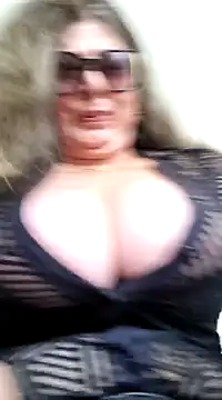 Snapshot of emma_tour chatting on January 2025 05:33:02 PM emma tour online show from January 2025 05:33:02 PM