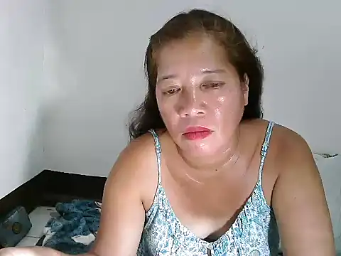 Snapshot of wethornypussy4u chatting on February 2025 01:40:02 PM wethornypussy4u online show from February 2025 01:40:02 PM