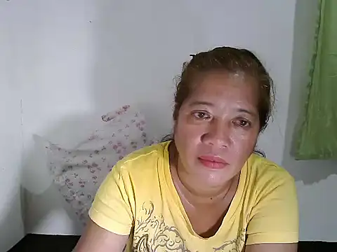 Snapshot of wethornypussy4u chatting on February 2025 12:16:01 AM wethornypussy4u online show from February 2025 12:16:01 AM