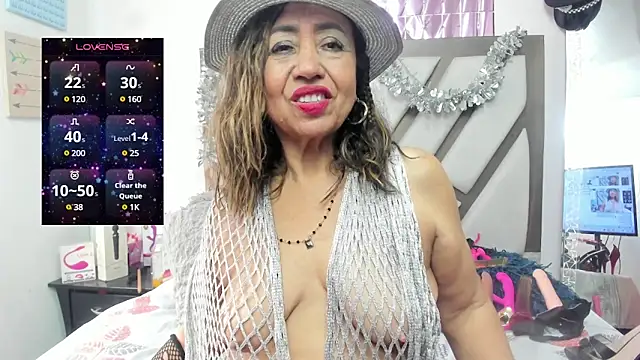 matureluna online show from March 2025 05:43:02 PM