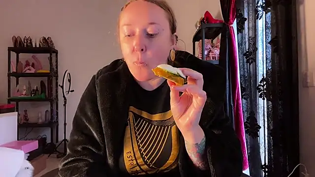 kisicaxx online show from November 2025 03:24:02 PM