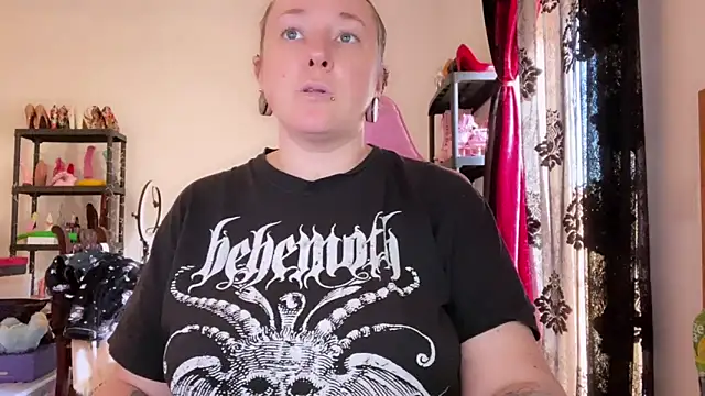 kisicaxx online show from December 2025 12:46:02 PM