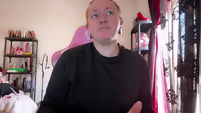 kisicaxx online show from February 2026 11:02:01 AM