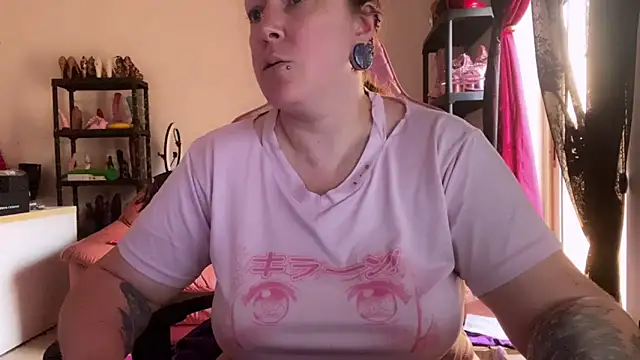 Snapshot of kisicaxx chatting on June 2026 04:32:02 AM kisicaxx online show from June 2026 04:32:02 AM
