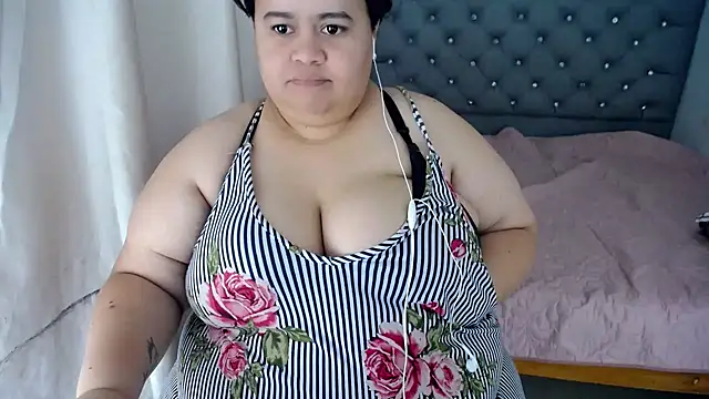 Snapshot of hotlesby4uxxx chatting on December 2024 03:55:02 PM hotlesby4uxxx online show from December 2024 03:55:02 PM