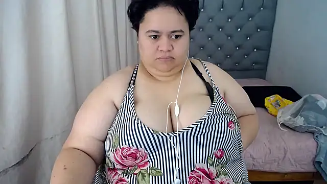 Snapshot of hotlesby4uxxx chatting on December 2024 04:54:01 PM hotlesby4uxxx online show from December 2024 04:54:01 PM