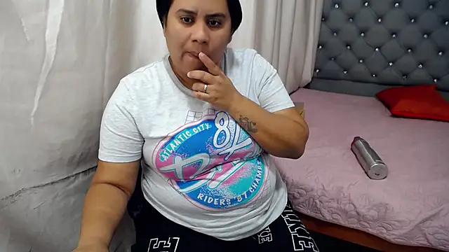 Snapshot of hotlesby4uxxx chatting on January 2025 11:08:01 PM hotlesby4uxxx online show from January 2025 11:08:01 PM