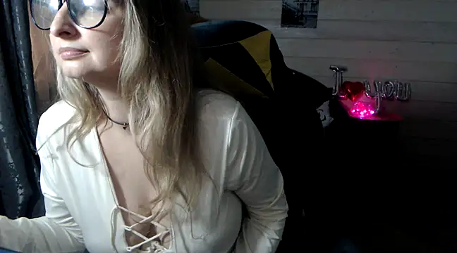 RubiLakros online show from March 2025 09:11:02 PM