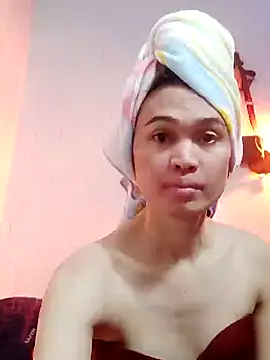 Snapshot of QueenSoreal chatting on February 2025 05:44:01 PM QueenSoreal online show from February 2025 05:44:01 PM