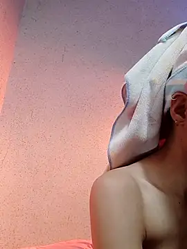 Snapshot of QueenSoreal chatting on February 2025 01:38:01 PM QueenSoreal online show from February 2025 01:38:01 PM