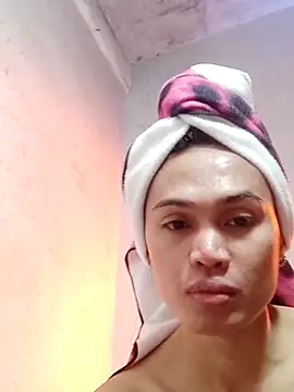 Snapshot of QueenSoreal chatting on February 2025 06:04:02 PM QueenSoreal online show from February 2025 06:04:02 PM