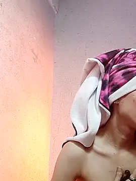 Snapshot of QueenSoreal chatting on March 2025 02:56:02 PM QueenSoreal online show from March 2025 02:56:02 PM