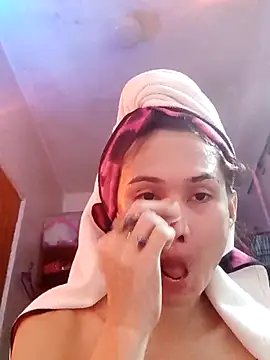 Snapshot of QueenSoreal chatting on March 2025 07:28:02 PM QueenSoreal online show from March 2025 07:28:02 PM