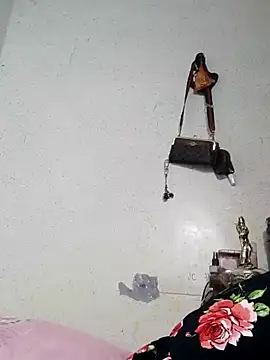 Snapshot of QueenSoreal chatting on March 2025 07:28:01 PM QueenSoreal online show from March 2025 07:28:01 PM