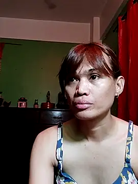 Snapshot of QueenSoreal chatting on September 2025 04:40:02 PM QueenSoreal online show from September 2025 04:40:02 PM