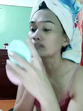 Snapshot of QueenSoreal chatting on September 2025 03:24:02 PM QueenSoreal online show from September 2025 03:24:02 PM