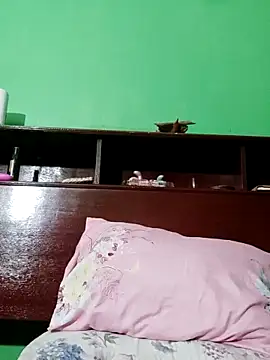 Snapshot of QueenSoreal chatting on October 2025 06:14:02 PM QueenSoreal online show from October 2025 06:14:02 PM