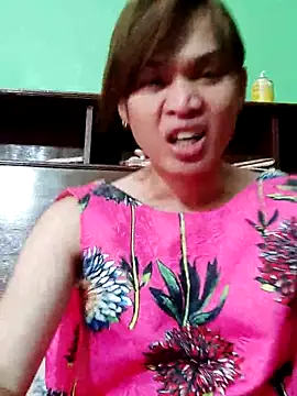 Snapshot of QueenSoreal chatting on October 2025 04:16:01 PM QueenSoreal online show from October 2025 04:16:01 PM