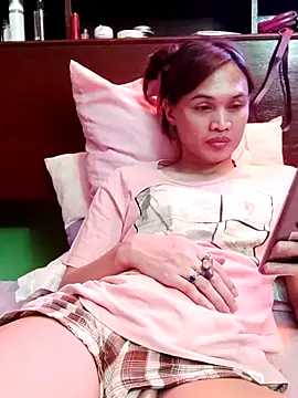 Snapshot of QueenSoreal chatting on December 2025 07:52:02 PM QueenSoreal online show from December 2025 07:52:02 PM