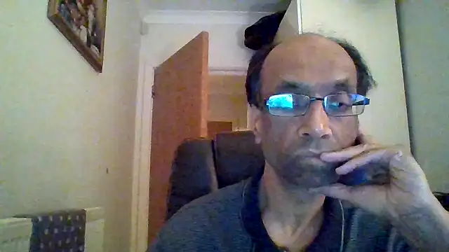 Snapshot of rauncher1 chatting on September 2025 08:32:02 PM rauncher1 online show from September 2025 08:32:02 PM