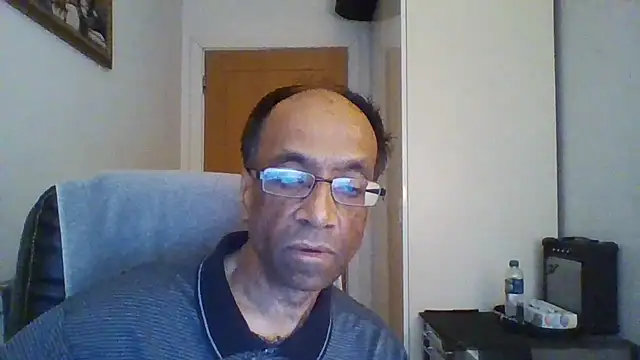 Snapshot of rauncher1 chatting on October 2025 09:01:01 AM rauncher1 online show from October 2025 09:01:01 AM