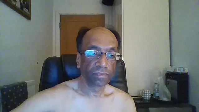 Snapshot of rauncher1 chatting on October 2025 07:01:01 AM rauncher1 online show from October 2025 07:01:01 AM